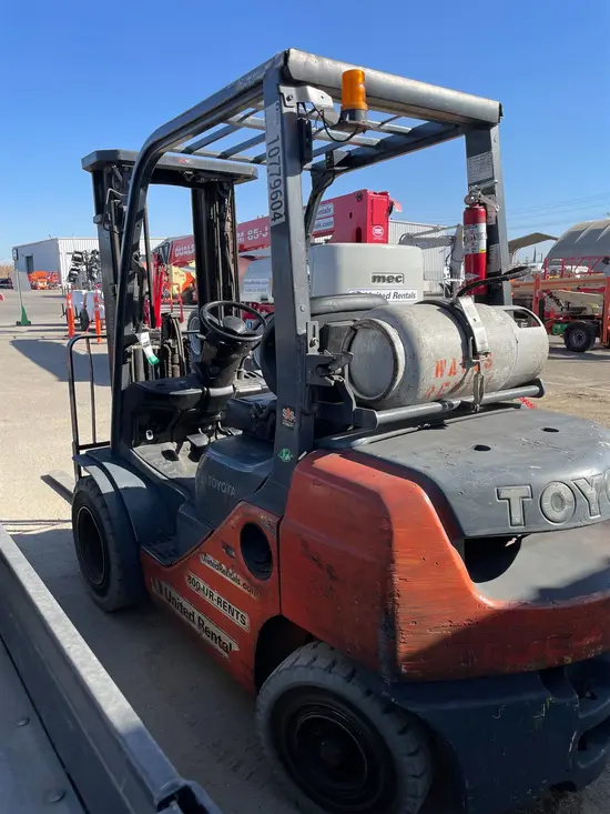 2018 Toyota 8FGU25 Warehouse Forklift
