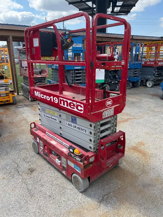 2018 MEC MICRO 19 Scissor Lift