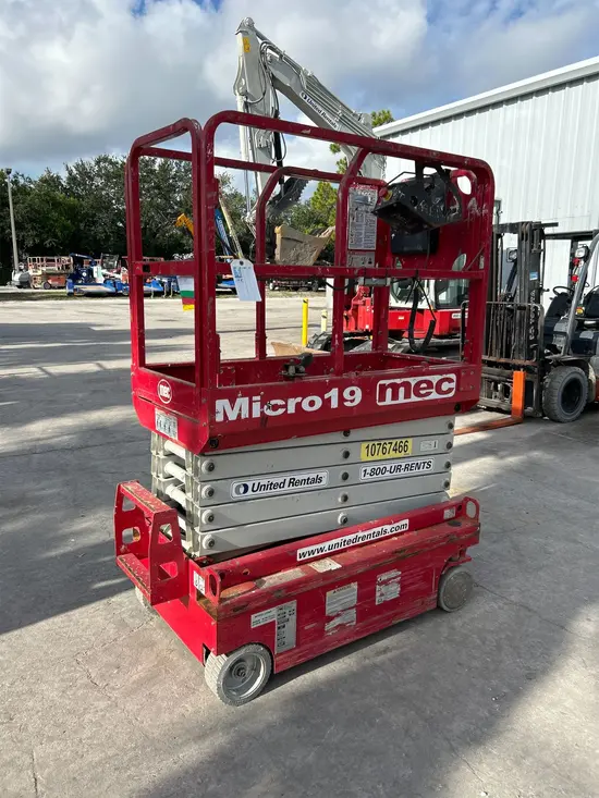 2018 MEC MICRO 19 Scissor Lift