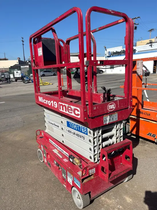 2019 MEC MICRO 19 Scissor Lift