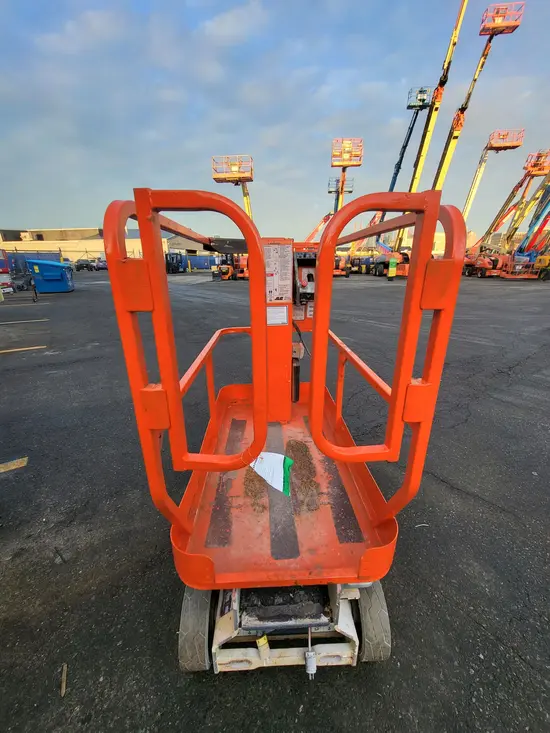 2016 JLG 1230ES Self-Propelled One-Person Lift
