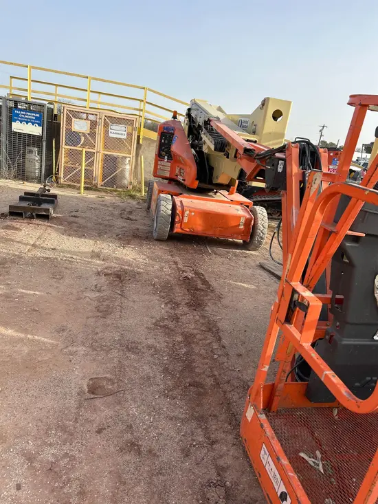 2016 JLG E400AJPN Articulating Boom Lift