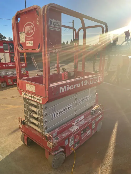 2018 MEC MICRO 19 Scissor Lift