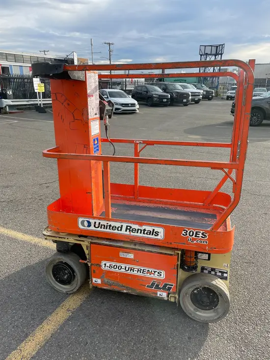 2016 JLG 1230ES Self-Propelled One-Person Lift