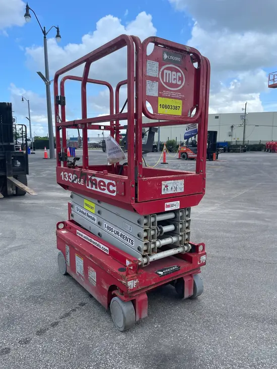 2017 MEC 1330SE Scissor Lift