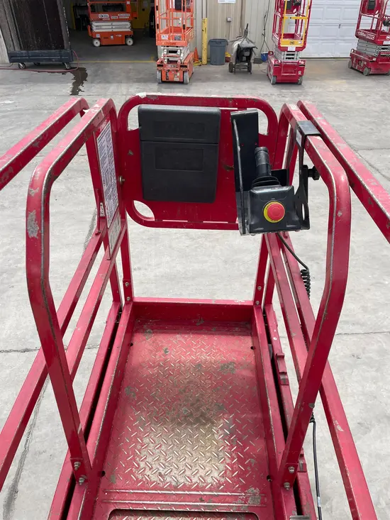 2018 MEC MICRO 19 Scissor Lift