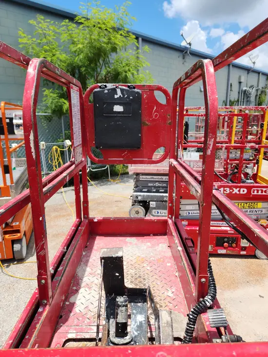 2018 MEC MICRO 19 Scissor Lift