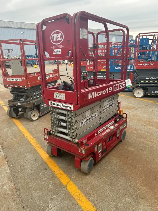 2018 MEC MICRO 19 Scissor Lift