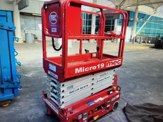 2018 MEC MICRO 19 Scissor Lift