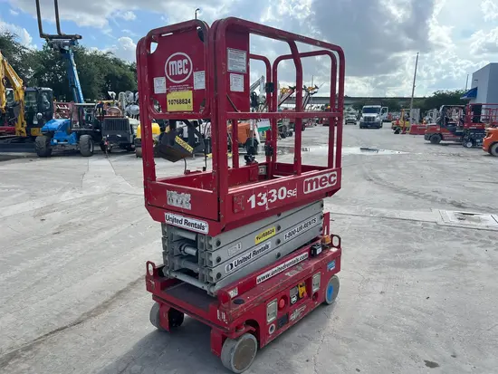 2017 MEC MICRO 19 Scissor Lift