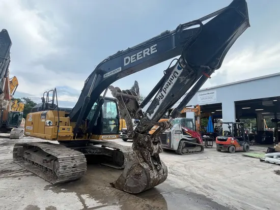 2019 John Deere 210G LC Excavator
