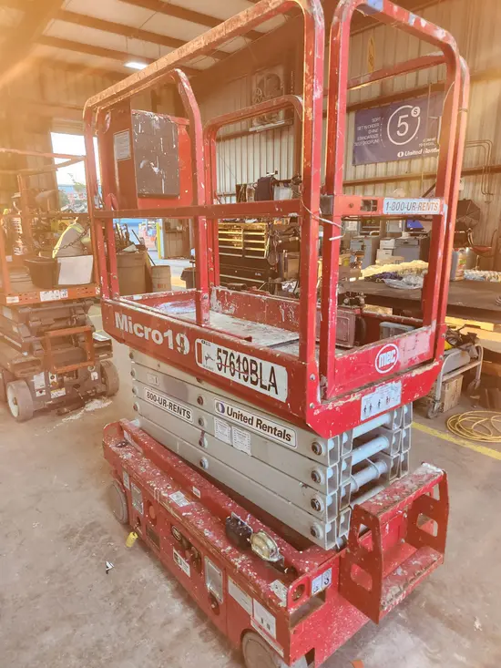 2018 MEC MICRO 19 Scissor Lift