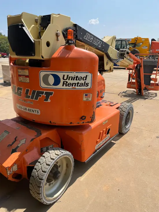 2013 JLG E400AJPN Articulating Boom Lift