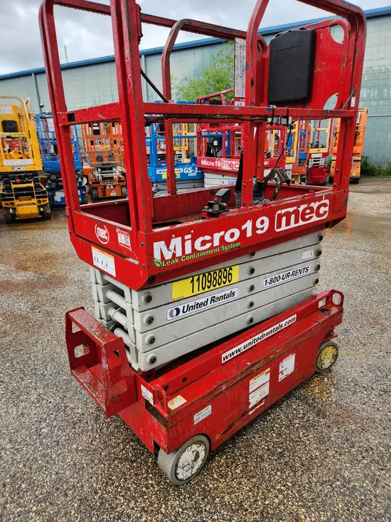 2020 MEC MICRO 19 Scissor Lift