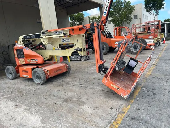 2015 JLG E450AJ Articulating Boom Lift