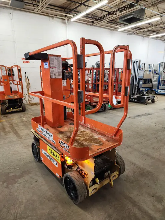 2014 JLG 1230ES Self-Propelled One-Person Lift