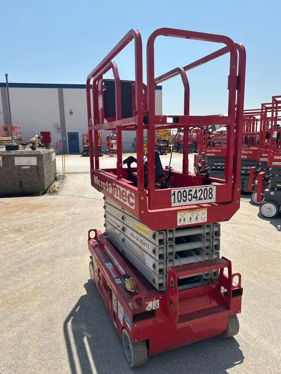 2019 MEC MICRO 19 Scissor Lift