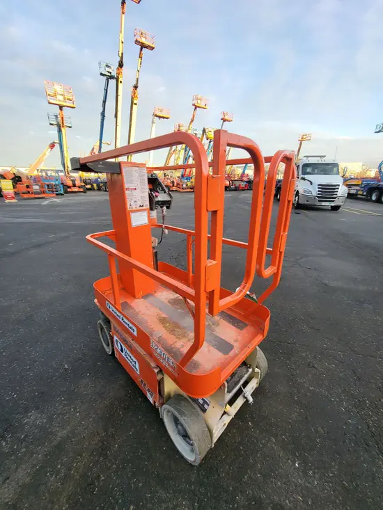 2016 JLG 1230ES Self-Propelled One-Person Lift