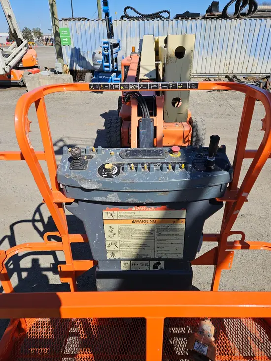 2014 JLG E450AJ Articulating Boom Lift