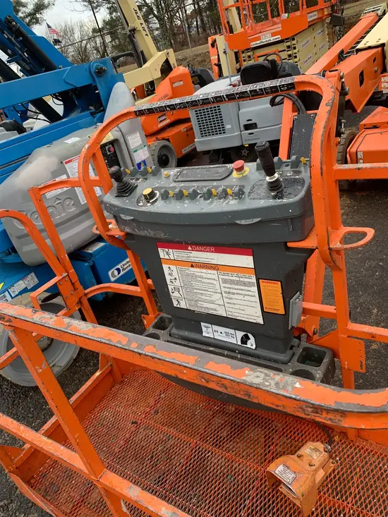 2015 JLG E450AJ Articulating Boom Lift