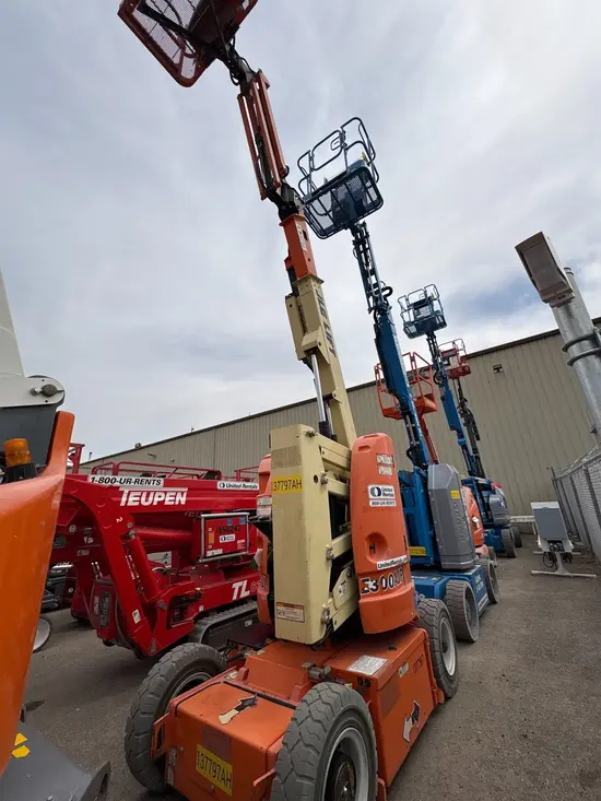 2014 JLG E300AJP Articulating Boom Lift