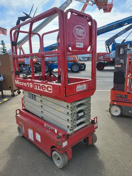 2018 MEC MICRO 19 Scissor Lift