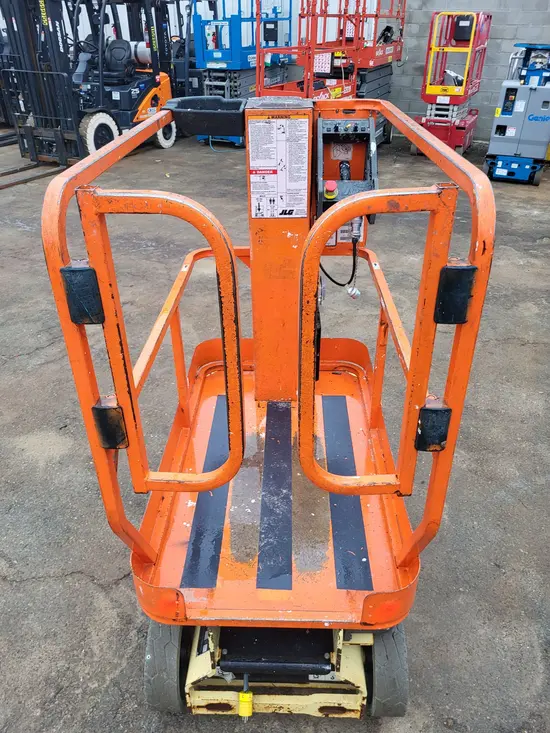 2014 JLG 1230ES Self-Propelled One-Person Lift