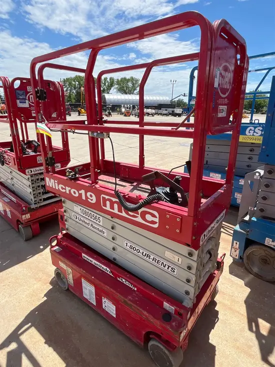 2018 MEC MICRO 19 Scissor Lift