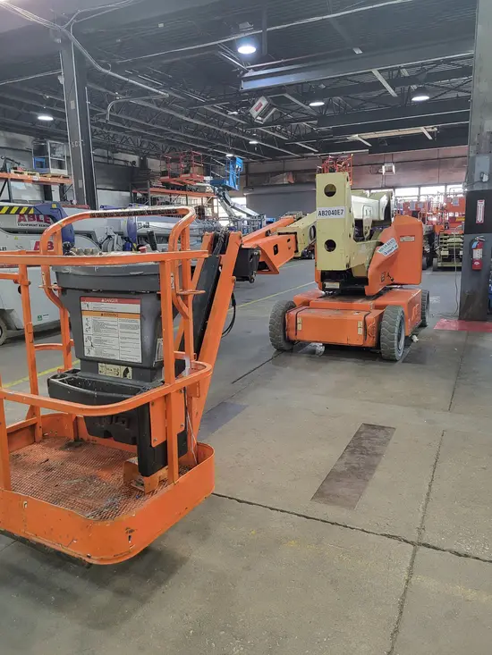 2014 JLG E400AJPN Articulating Boom Lift
