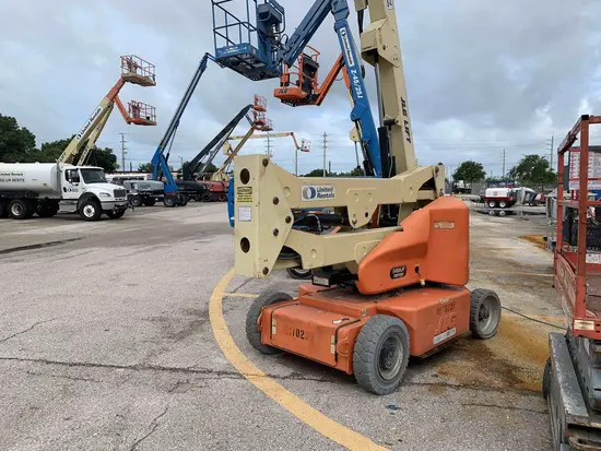 2013 JLG E400AJPN Articulating Boom Lift