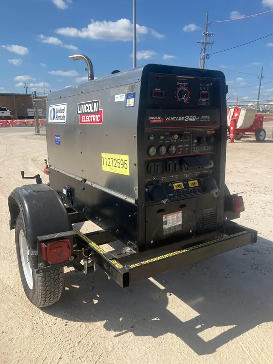 2021 Lincoln Electric VANTAGE 322 Welder