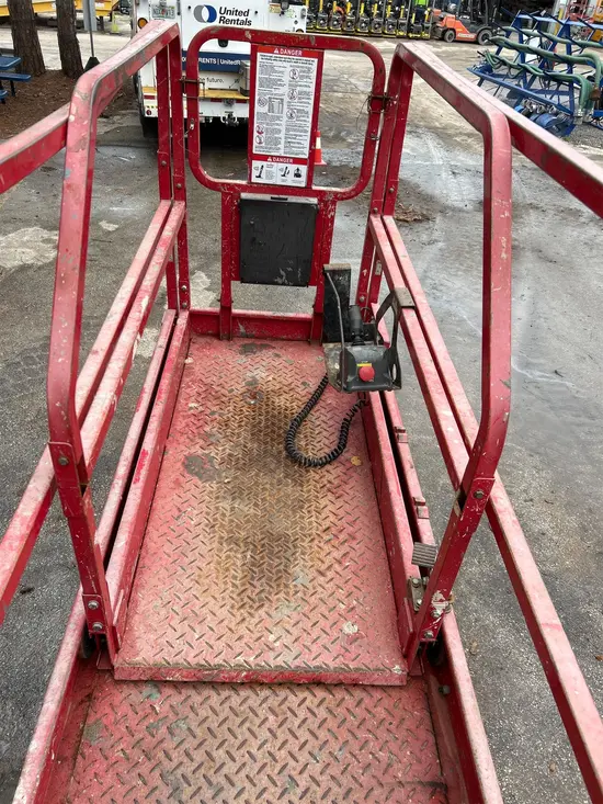 2017 MEC 2632SE Scissor Lift
