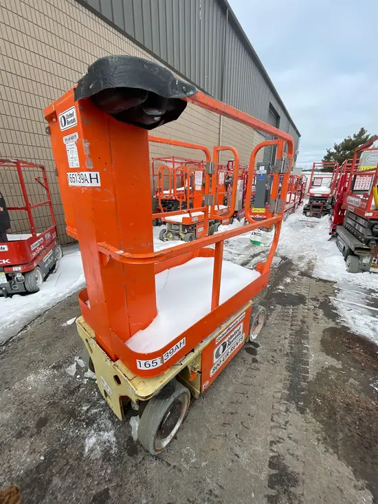2016 JLG 1230ES Self-Propelled One-Person Lift