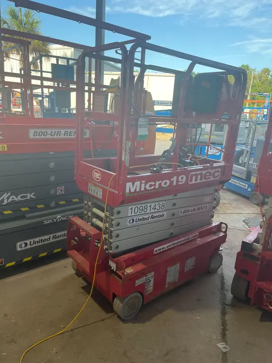 2019 MEC MICRO 19 Scissor Lift