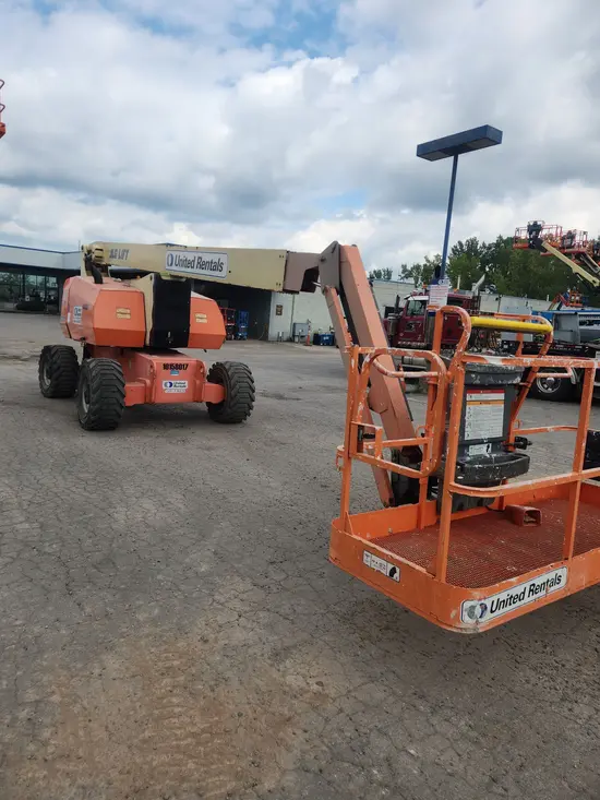 2013 JLG 800AJ Articulating Boom Lift