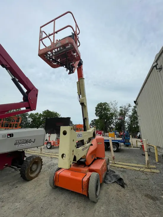 2014 JLG E400AJPN Articulating Boom Lift