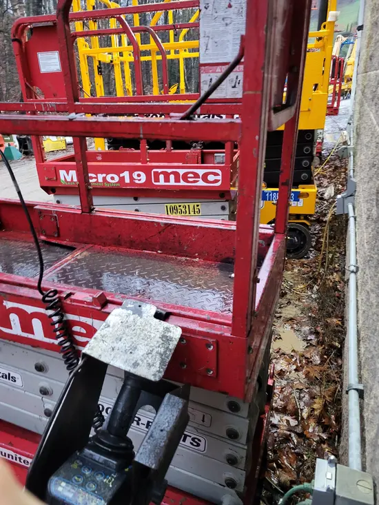 2018 MEC MICRO 19 Scissor Lift