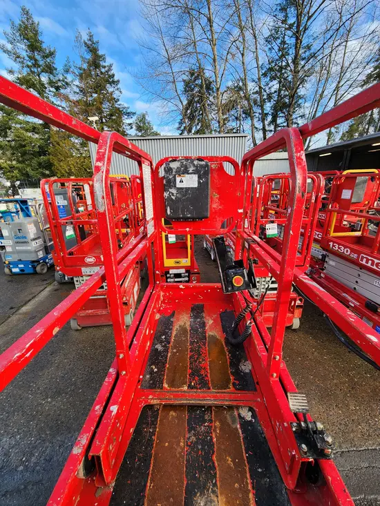 2017 MEC MICRO 19 Scissor Lift