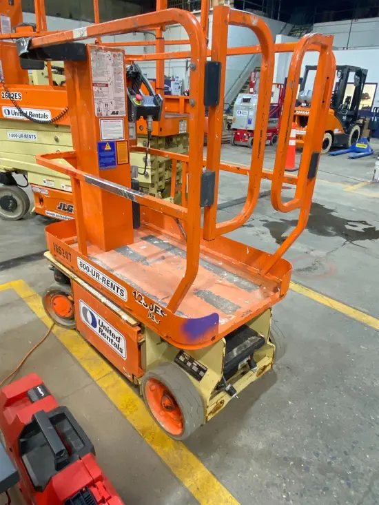 2016 JLG 1230ES Self-Propelled One-Person Lift