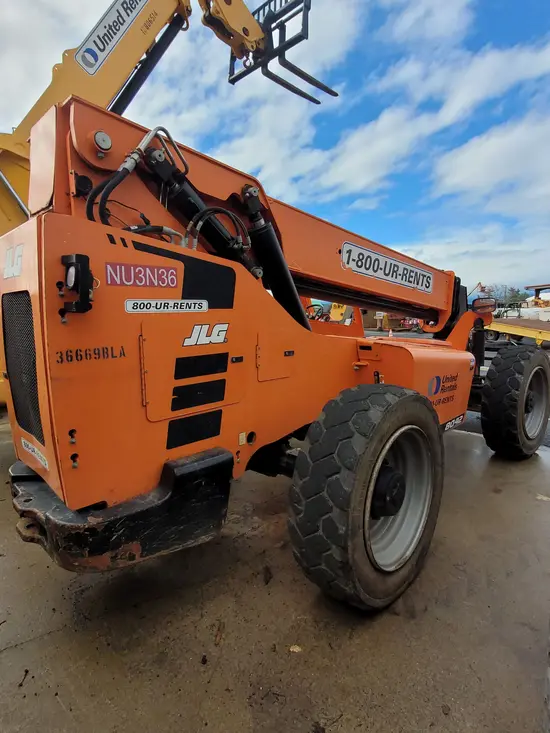 2016 SKYTRAK 8042 Forklift