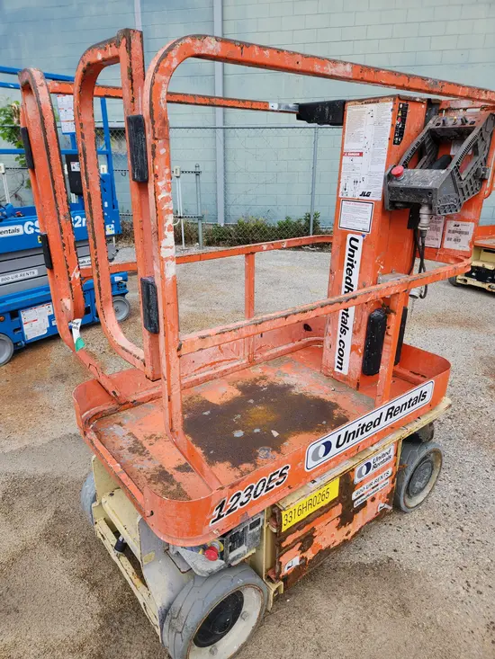 2018 JLG 1230ES Self-Propelled One-Person Lift