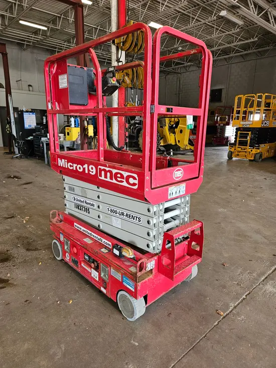 2018 MEC MICRO 19 Scissor Lift
