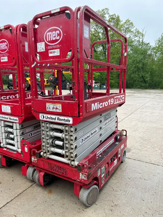 2018 MEC MICRO 19 Scissor Lift