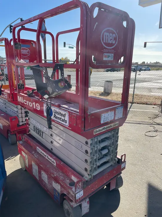 2018 MEC MICRO 19 Scissor Lift