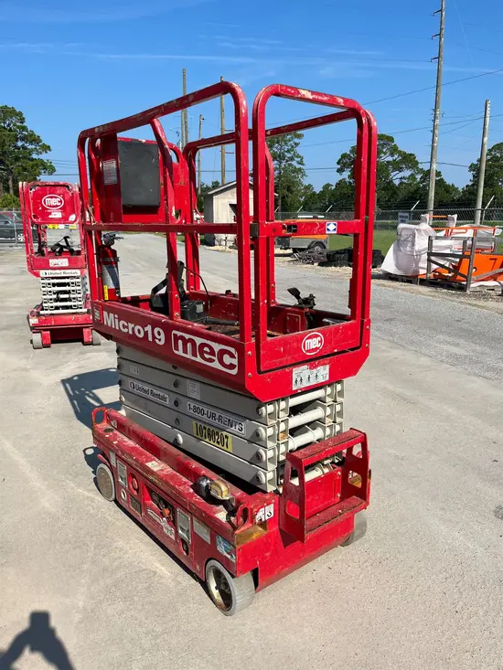 2018 MEC MICRO 19 Scissor Lift