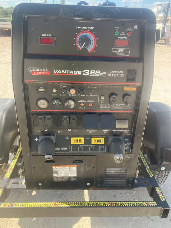 2021 Lincoln Electric VANTAGE 322 Welder
