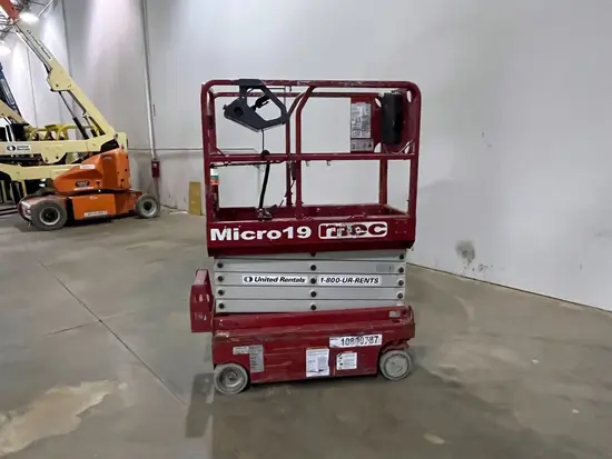 2018 MEC MICRO 19 Scissor Lift