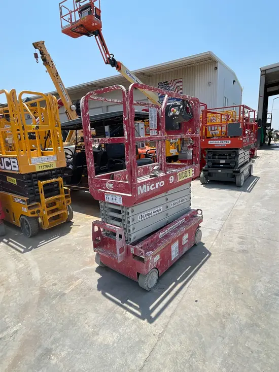 2018 MEC MICRO 19 Scissor Lift