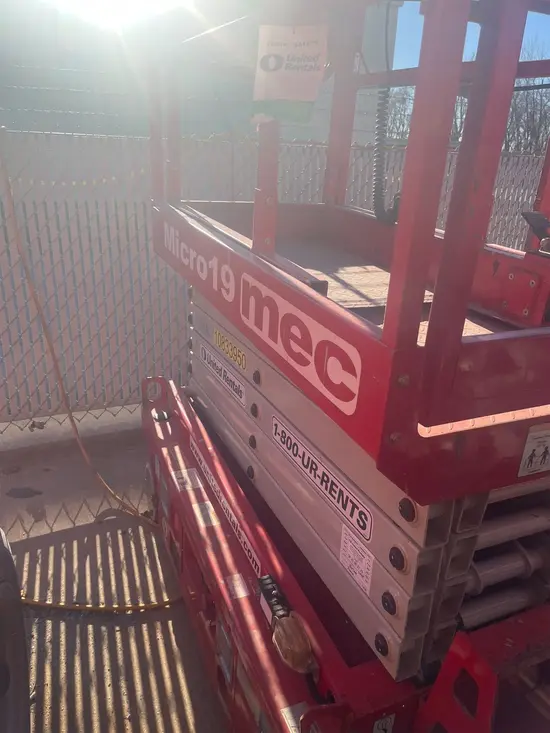 2018 MEC MICRO 19 Scissor Lift