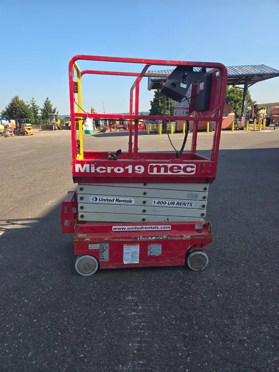 2018 MEC MICRO 19 Scissor Lift